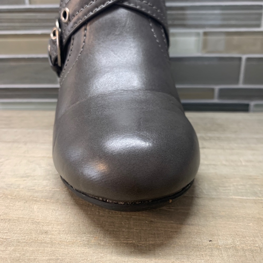 Maurice Fashions Gray Wrapped Buckle Ankle Bootie Boots Woman's Shoe Size 6 - Picture 7 of 12